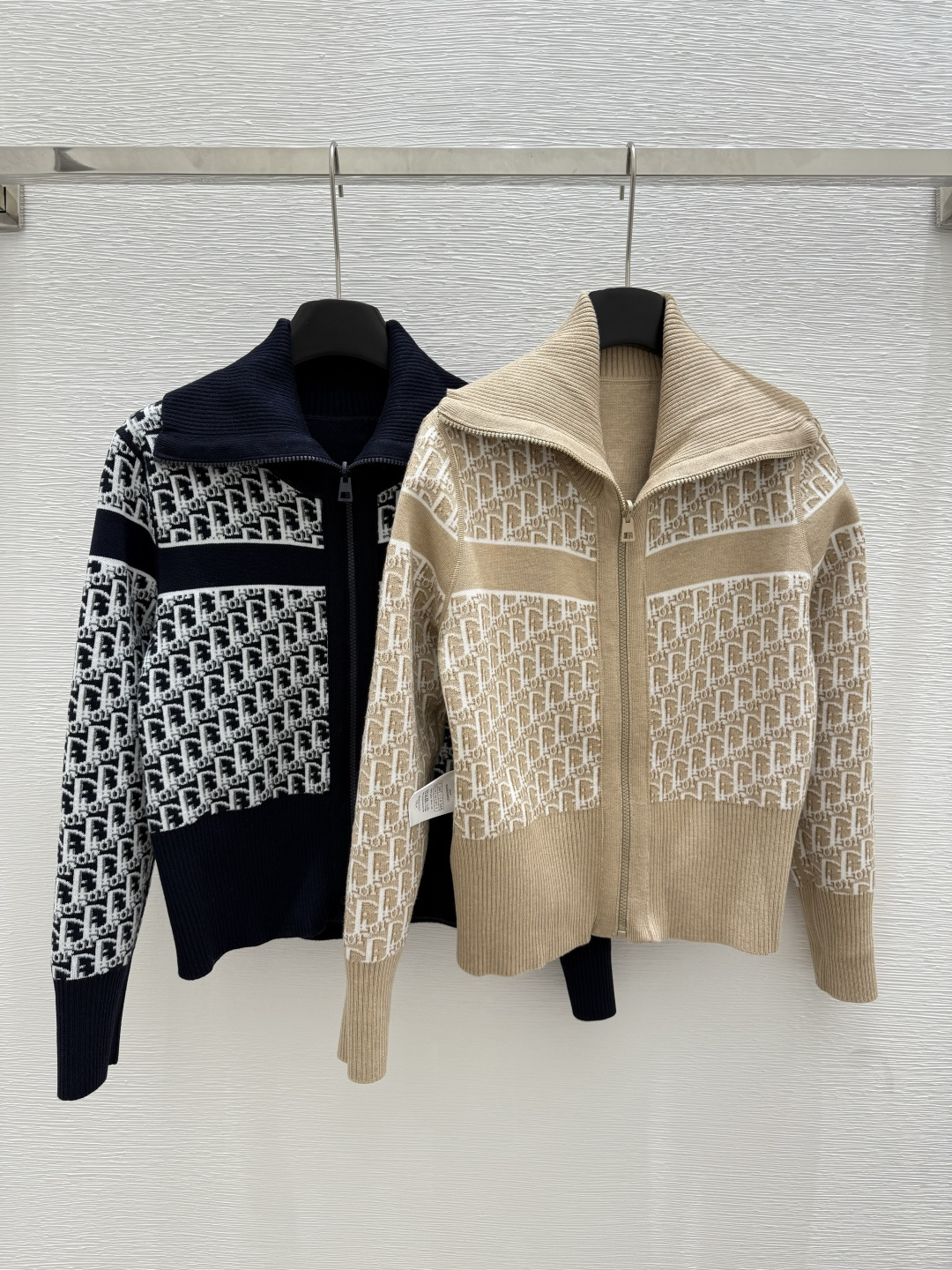 NO:434347,D Home Early Autumn New Style Classic Pretty Flower Stand Collar Double-sided Wear. Color Royal Blue Khaki Size 36.38.40, Dior, Alexander Wang19860909D家 早秋新款 经典老花立领双面穿. 颜色宝蓝 卡其 尺码36.38.40,,dior,alexander wang,Women's clothing