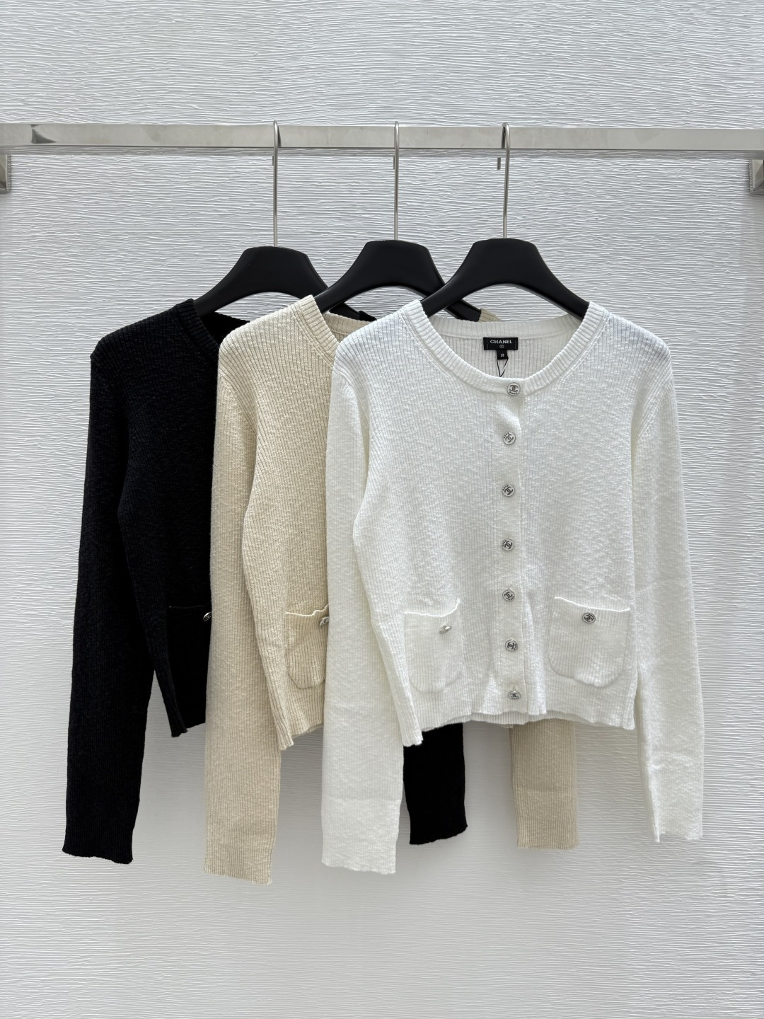 NO:434356,CH Home Autumn New Style Solid Color Simple Knitted Cardigan Color White Apricot Black Size 36.38.40,,alexander wang19860909CH家 秋季新款 纯色简约针织开衫 颜色白色 杏色 黑色 尺码36.38.40,,alexander wang,Women's clothing