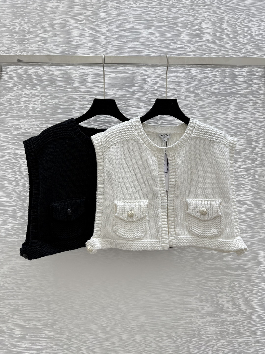NO:434369,CH Home Summer New Style Solid Color Simple Knitted Vest Cardigan Color White Black Size 36.38.40, Alexander Wang19860909CH家 夏季新款 纯色简约针织背心开衫 颜色白色 黑色 尺码36.38.40,,alexander wang,Women's clothing