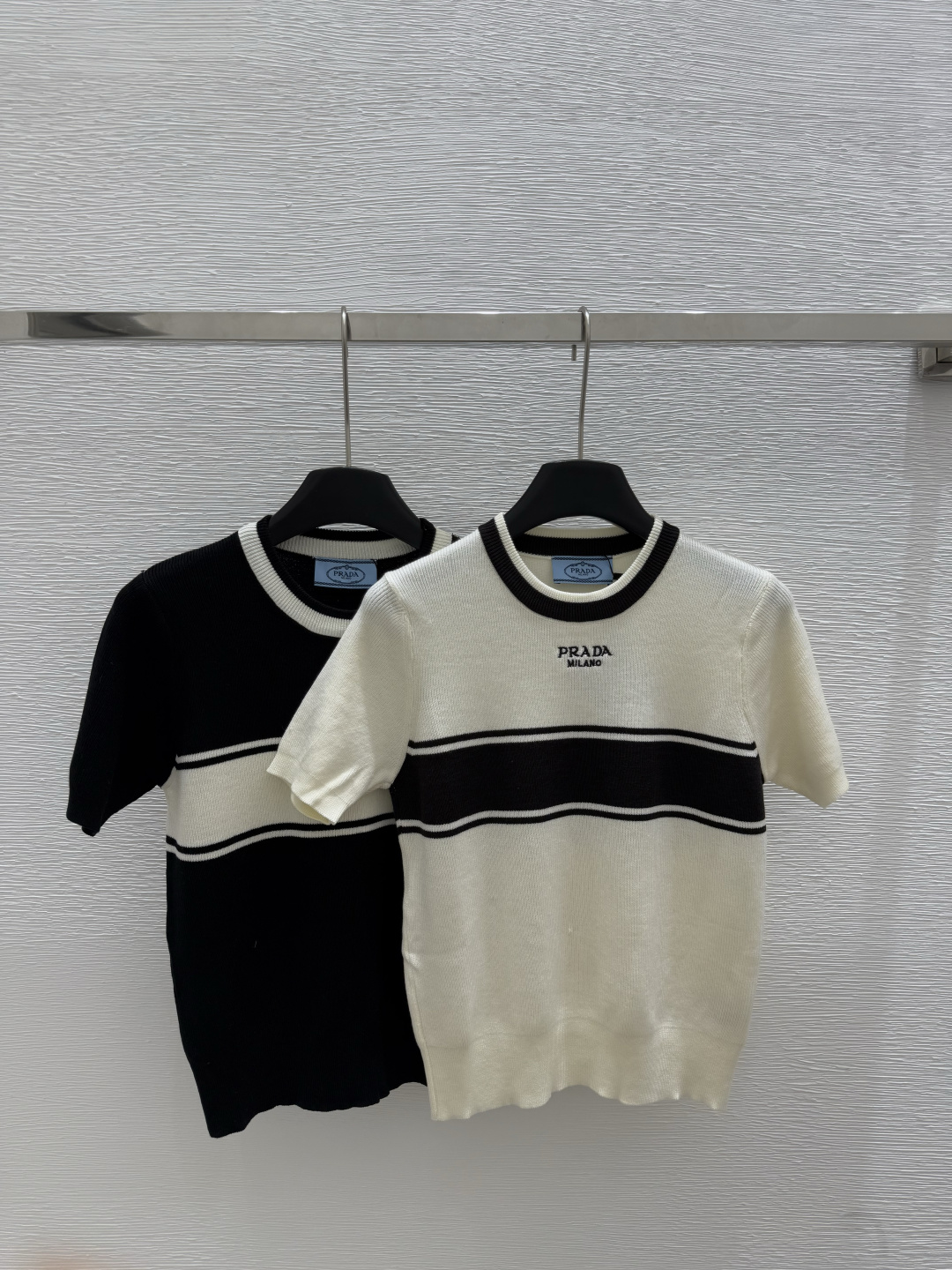 NO:434374,P home new summer style color block letters round neck knitted short sleeves color apricot black size 36.38.40, T-shirt,alexander wang19860909P家 夏季新款 拼色字母圆领针织短袖 颜色杏色 黑色 尺码36.38.40,,T-shirt,alexander wang,Women's clothing