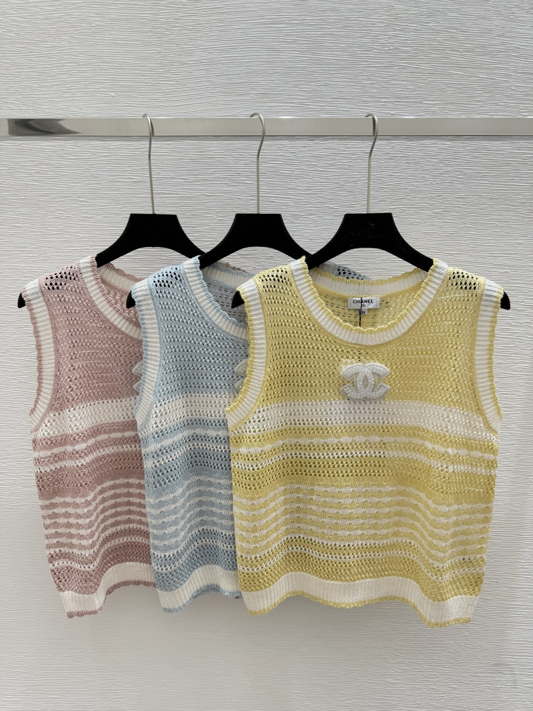 NO:434395,CH Home Summer New Model Macron Color Striped Hollow Knitted Vest Color Yellow Pink Blue Size 36.38.40,,alexander wang19860909CH家 夏季新款 马克龙色系条纹镂空针织背心 颜色黄色 粉色 蓝色 尺码36.38.40,,alexander wang,Women's clothing