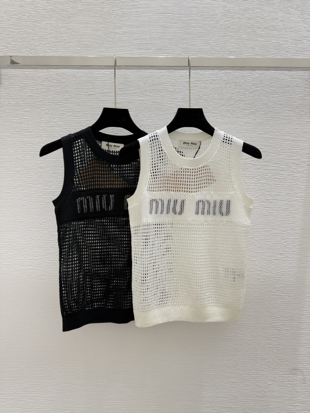 NO:434818,M Home New Summer Style Letter Hollow Round Neck Knitted Vest Color Beige Black Size 36.38.40,,alexander wang19860909M家 夏季新款 字母镂空圆领针织背心 颜色米色 黑色 尺码36.38.40,,alexander wang,Women's clothing