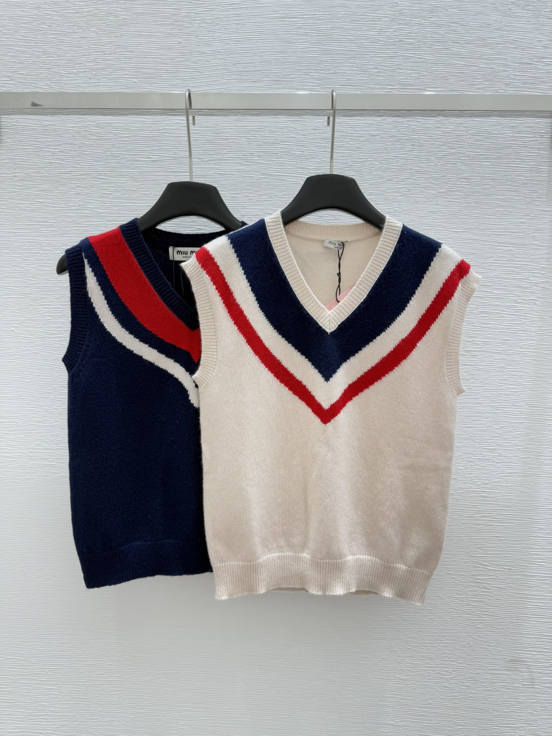 NO:434813,M Home New Summer V-neck Knitted Vest Color Apricot Blue Size 36.38.40, Alexander wang19860909M家 夏季新款 V领针织背心 颜色杏色 宝蓝 尺码36.38.40,,alexander wang,Women's clothing