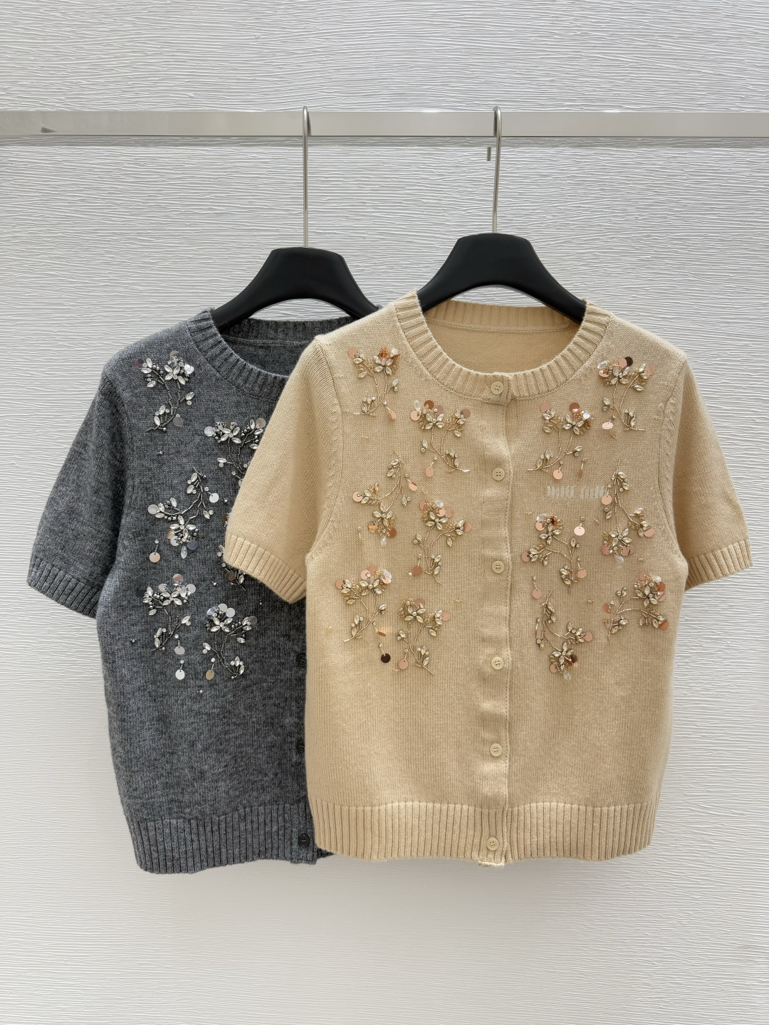 NO:434832,M Home Early Autumn New Heavy Industry Beaded Knit Cardigan Color Gray Khaki Size 36.38.40, Alexander wang19860909M家 早秋新款 重工钉珠针织开衫 颜色灰色 卡其 尺码36.38.40,,alexander wang,Women's clothing