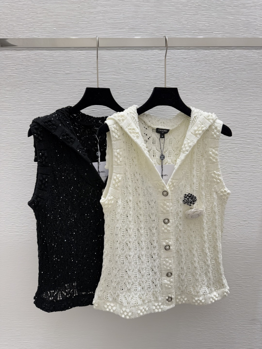 NO:434883,CH Home Summer New Style Hollow Flower Knitted Vest Color Black White Size 36.38.40,,alexander wang19860909CH家 夏季新款 镂空花朵针织背心 颜色黑色 白色 尺码36.38.40,,alexander wang,Women's clothing