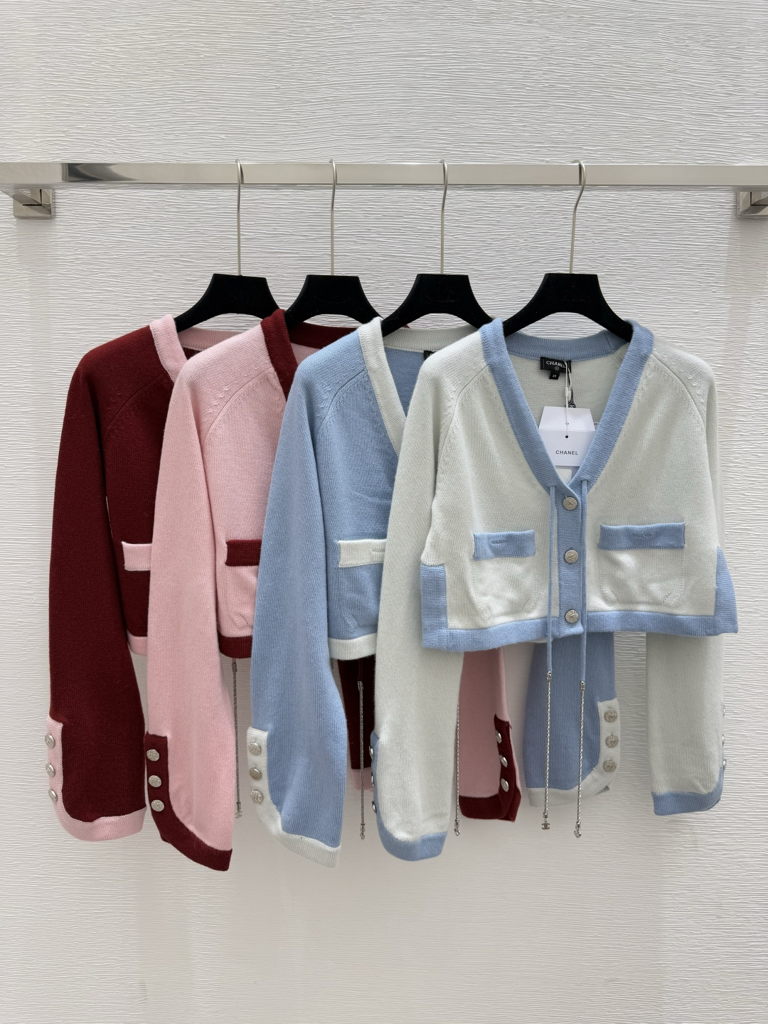 NO:435307,CH Home Early Autumn New Contrast Edge Drawstring Knit Cardigan Color Gray Blue Pink Red Size 36.38.40,,alexander wang19860909CH家 早秋新款 撞色边抽绳针织开衫 颜色灰色 蓝色 粉色 红色 尺码36.38.40,,alexander wang,Women's clothing