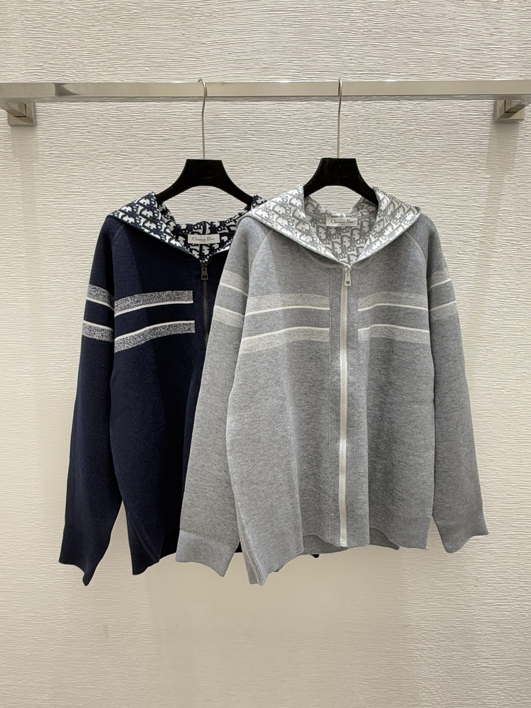 NO:435293,D Home Early Autumn New Style Classic Presbyterian Hooded Double-sided Wear Color Royal Blue Gray Size 36.38.40, Dior, Hats, Alexander Wang19860909D家 早秋新款 经典老花连帽双面穿 颜色宝蓝 灰色 尺码36.38.40,,dior,hats,alexander wang,Women's clothing