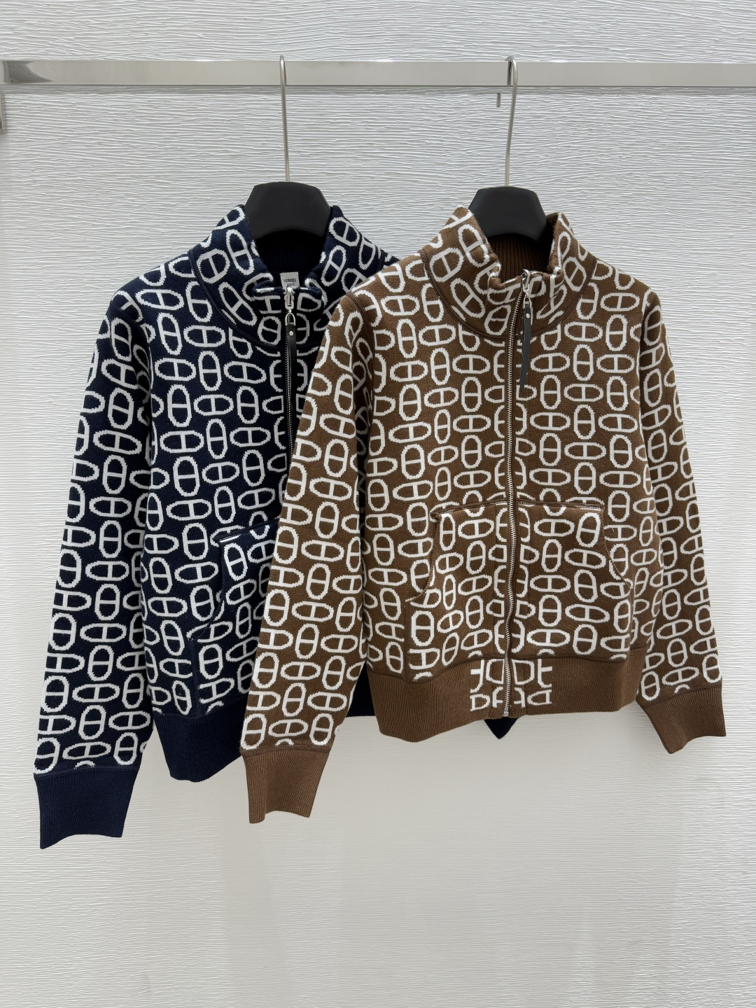 NO:435291,D Home Early Autumn New Pig Nose Standing Collar Double-sided Wear Color Royal Blue Gray Size 36.38.40, Dior, Alexander Wang19860909D家 早秋新款 猪鼻子立领双面穿 颜色宝蓝 灰色 尺码36.38.40,,dior,alexander wang,Women's clothing