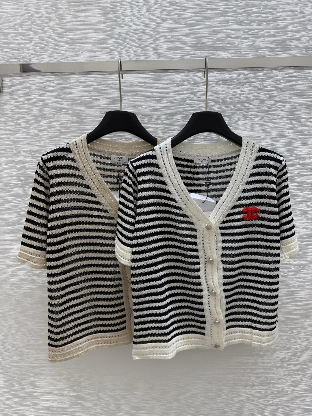 NO:435306,CH Home Summer New Style Striped V-neck Knitted Cardigan Color White Khaki Size 36.38.40, Alexander wang19860909CH家 夏季新款 条纹V领针织开衫 颜色白色 卡其 尺码36.38.40,,alexander wang,Women's clothing