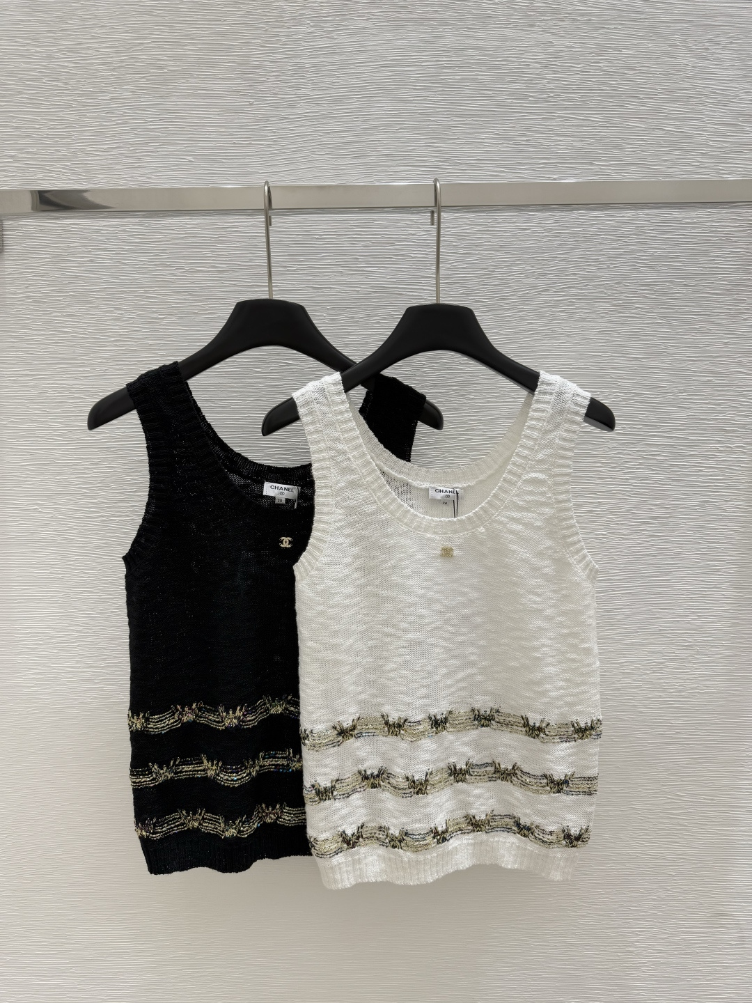 NO:435292,CH Home Summer New Style Gold and Silver Knitted Vest Color Black and White Size 36.38.40, Alexander Wang19860909CH家 夏季新款 金银线针织背心 颜色黑色.白色 尺码36.38.40,,alexander wang,Women's clothing