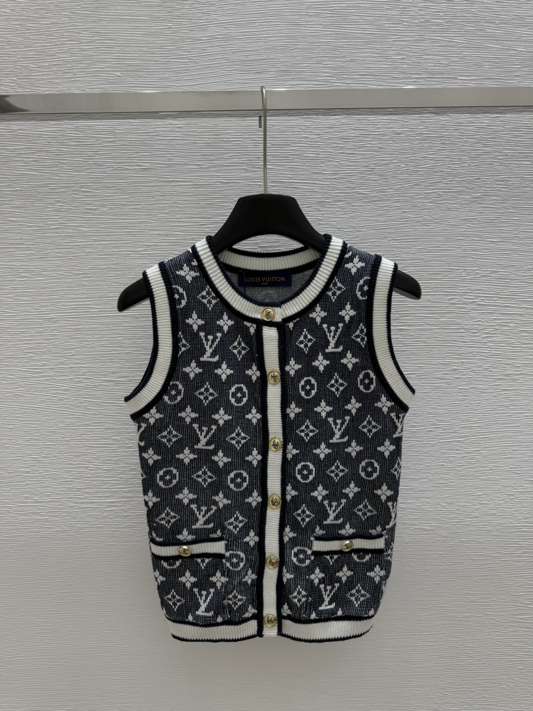 NO:435288,L family new summer style classic presbyterian knitted vest cardigan color royal blue size 36.38.40, louis vuitton,alexander wang19860909L家 夏季新款 经典老花针织背心开衫 颜色宝蓝 尺码36.38.40,,louis vuitton,alexander wang,Women's clothing