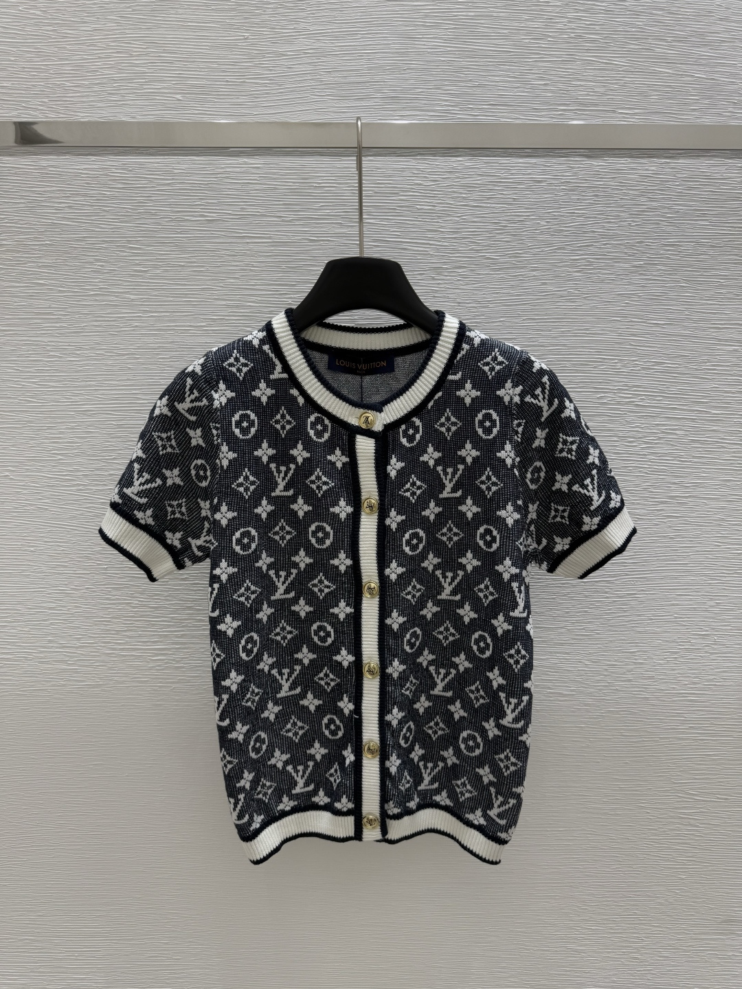 NO:435287,L family new summer style classic presbyterian knitted round neck cardigan color royal blue size 36.38.40, louis vuitton,alexander wang19860909L家 夏季新款 经典老花针织圆领开衫 颜色宝蓝 尺码36.38.40,,louis vuitton,alexander wang,Women's clothing