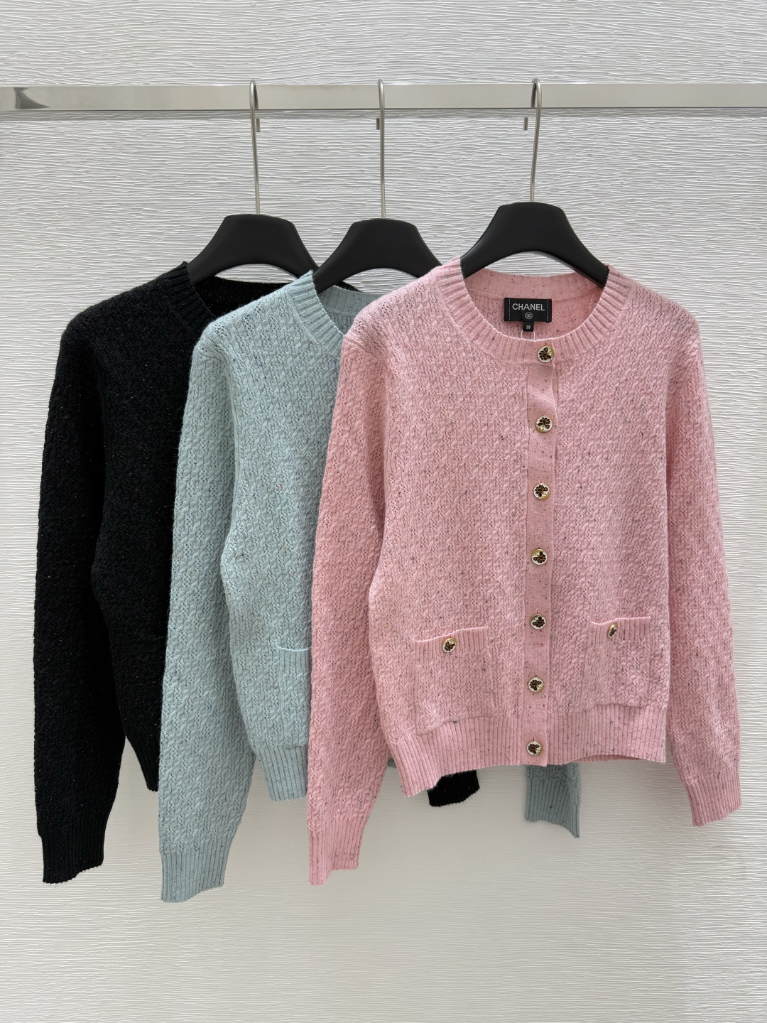 NO:435266,C Home Early Autumn New Colored Dot Knitted Round Neck Cardigan Color Pink Green Black Size 36.38.40, Chanel, Alexander Wang19860909C家 早秋新款 彩色点针织圆领开衫 颜色粉色 绿色 黑色 尺码36.38.40,,chanel,alexander wang,Women's clothing