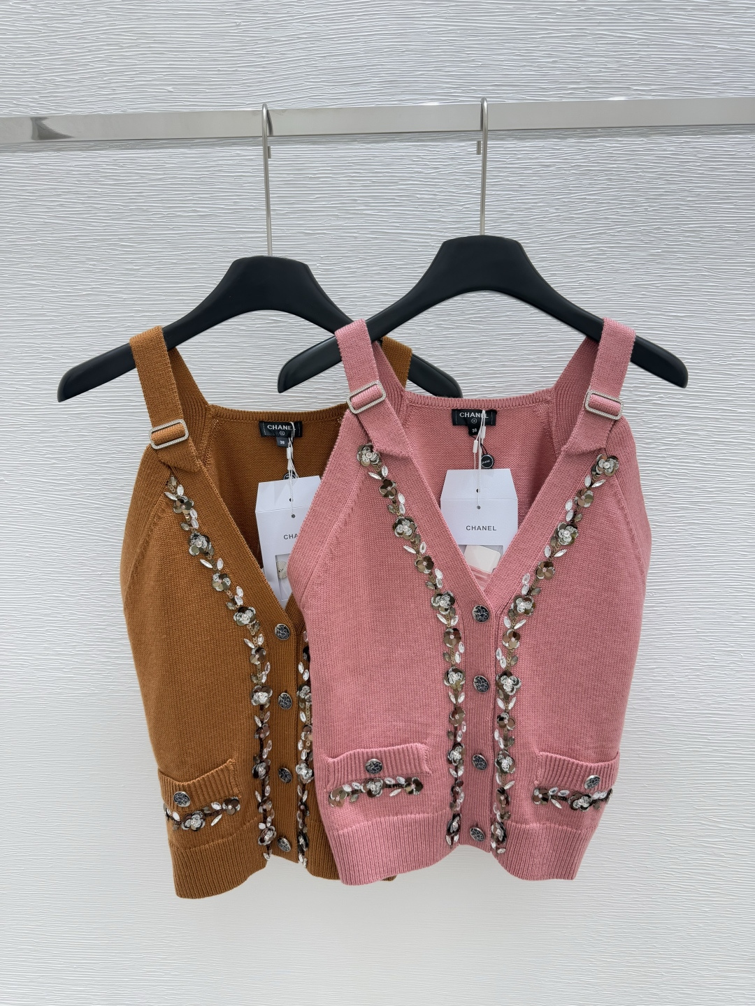 NO:435993,CH Home Summer New Style Beaded V-neck Knitted Vest Cardigan Color Pink Coffee Size 36.38.40, Alexander wang19860909CH家 夏季新款 珠片V领针织背心开衫 颜色粉色 咖色 尺码36.38.40,,alexander wang,Women's clothing