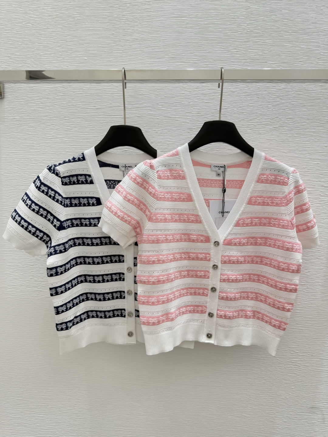 NO:436003,CH Home Summer New Style Contrast Stripe Hollow Knitted V-neck Cardigan Color Pink. Navy Blue Size 36.38.40, Alexander Wang19860909CH家 夏季新款 撞色条纹镂空针织V领开衫 颜色粉色. 藏青 尺码36.38.40,,alexander wang,Women's clothing