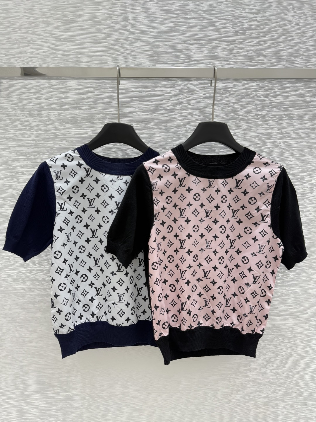 NO:436016,L Home New Summer Style Classic Presbyterian Knitted Round Neck Short Sleeve Color Pink. White Size 36.38.40,,louis vuitton,T-shirt,alexander wang19860909L家 夏季新款 经典老花针织圆领短袖 颜色粉色. 白色 尺码36.38.40,,louis vuitton,T-shirt,alexander wang,Women's clothing