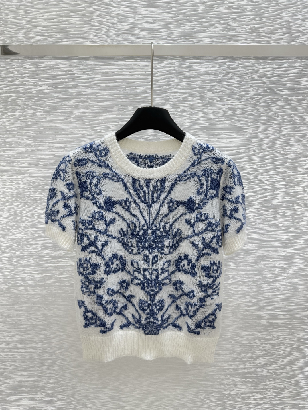 NO:436365,D Home New Summer Style Blue and White Porcelain Jacquard Knitted Round Neck Color White Size 36.38.40, Dior, Alexander Wang19860909D家 夏季新款 青花瓷提花针织圆领 颜色白色 尺码36.38.40,,dior,alexander wang,Women's clothing