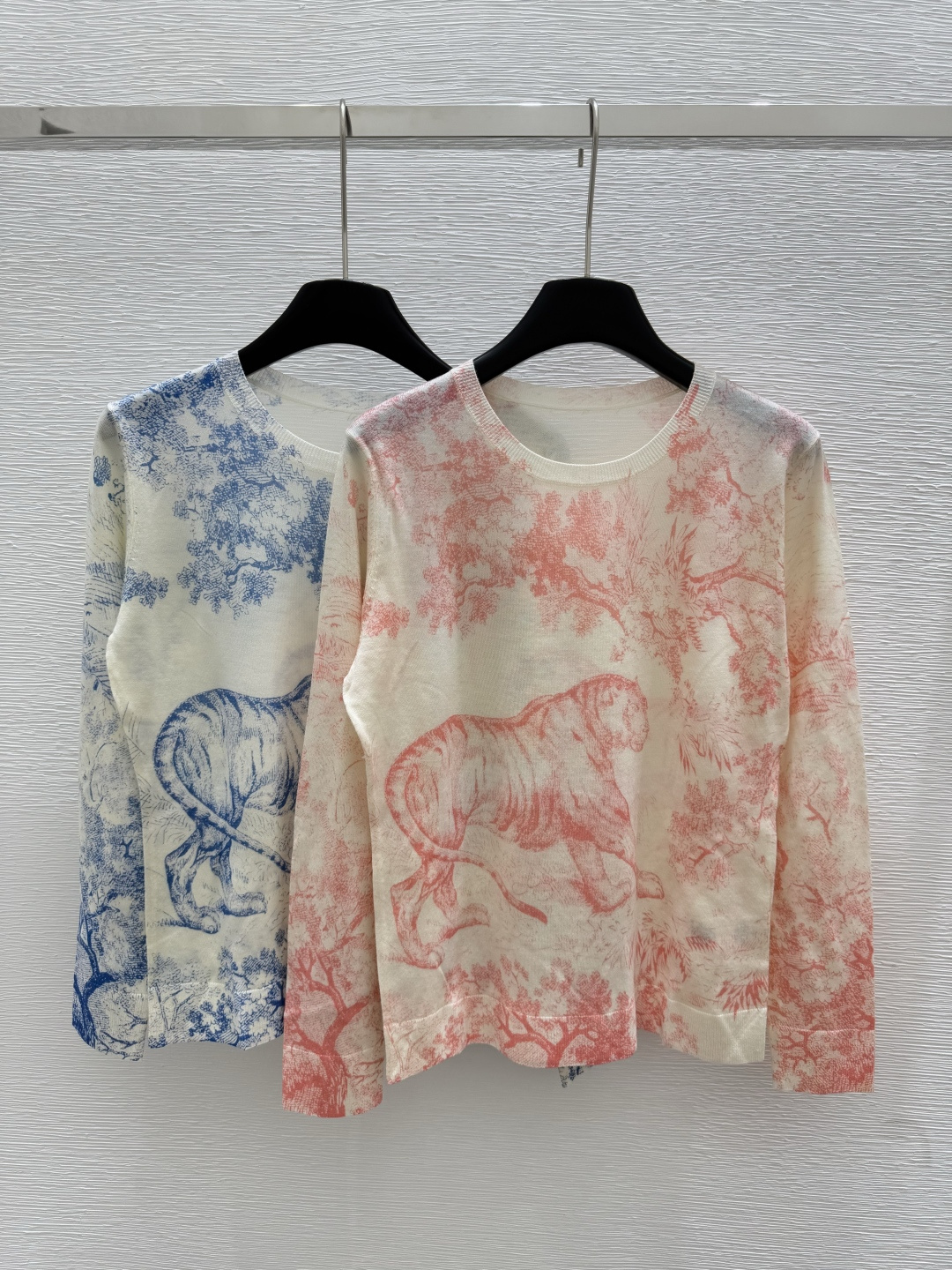 NO:442596,D Home New Early Autumn Style, full-body printed pattern knitted round neck long color blue and orange red Size 36.38.40, dior, alexander wang19860909D家 早秋新款 满身印花图案针织圆领长 颜色蓝色.橘红 尺码36.38.40,,dior,alexander wang,Women's clothing