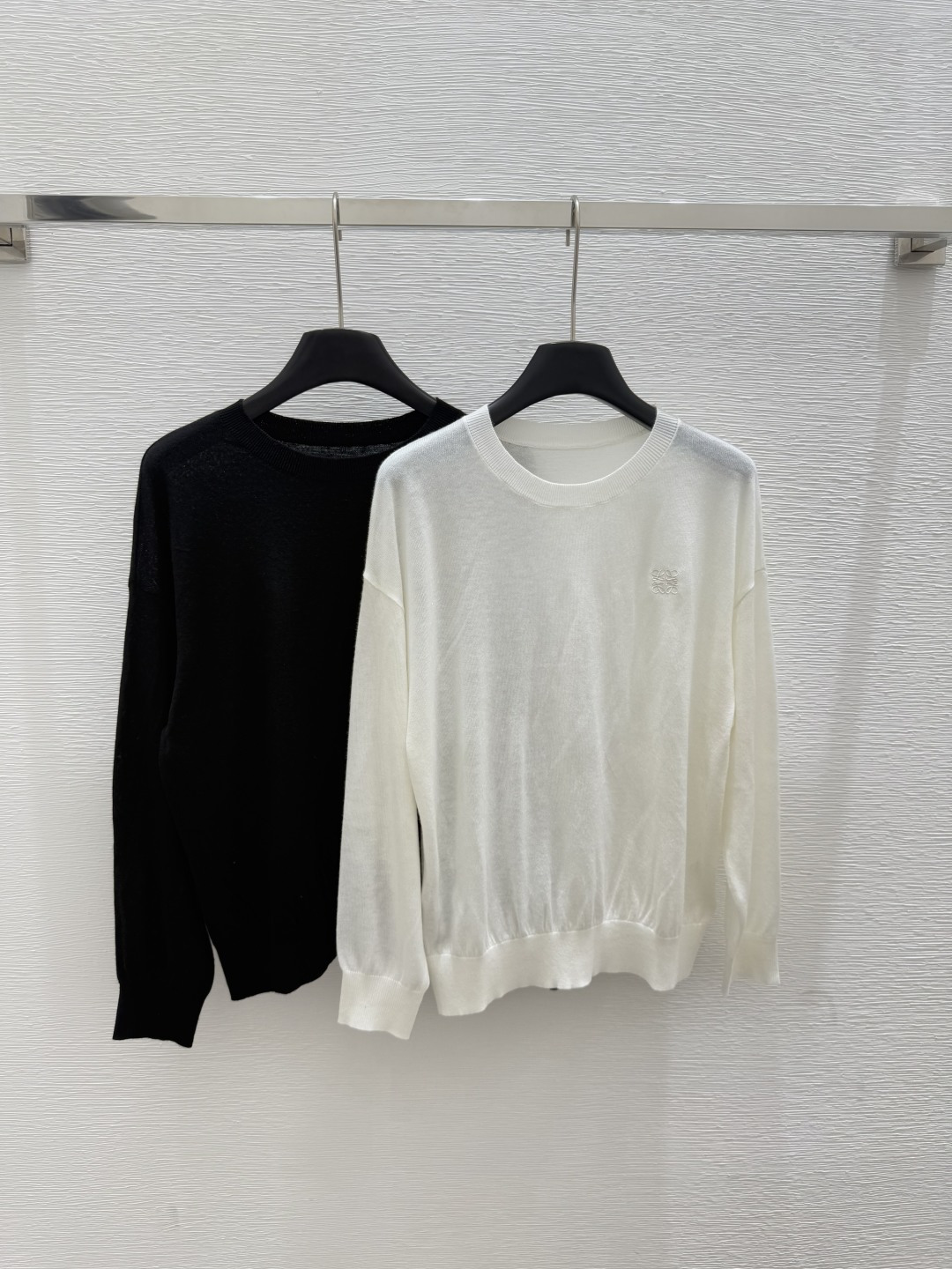NO:436387,LO Home Early Autumn New Solid Color Simple Knitted Round Neck Long Sleeve Color White Black Size 36.38.40, Alexander Wang19860909LO家 早秋新款纯色简约针织圆领长袖 颜色白色 黑色 尺码36.38.40,,alexander wang,Women's clothing