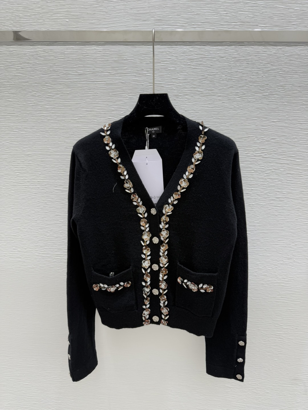 NO:442571,CH Home Early Autumn New Heavy Industry Beaded V-neck Knit Cardigan Color Black Size 36.38.40, Alexander wang19860909CH家 早秋新款 重工珠片V领针织开衫 颜色黑色 尺码36.38.40,,alexander wang,Women's clothing