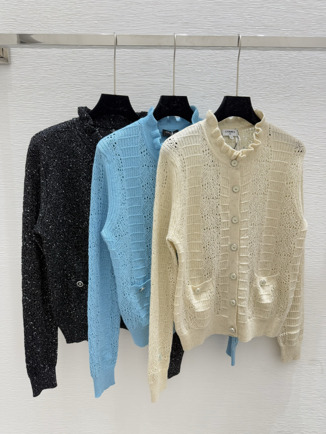 NO:442577,CH Home Early Autumn New Style Solid Color Hollow Lace Collar Knit Cardigan Color Black Apricot Blue Size 36.38.40,,alexander wang19860909CH家 早秋新款 纯色镂空花边领针织开衫 颜色黑色 杏色 蓝色 尺码36.38.40,,alexander wang,Women's clothing