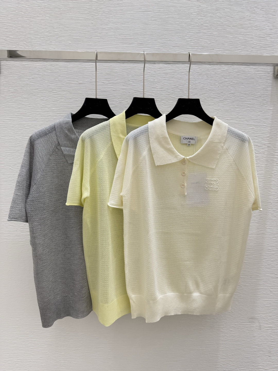 NO:442610,CH Home Summer New Style Solid Color Simple Lapel Knit Short Color Apricot Yellow Gray Size 36.38.40,,alexander wang19860909CH家 夏季新款 纯色简约翻领针织短 颜色杏色 黄色 灰色 尺码36.38.40,,alexander wang,Women's clothing