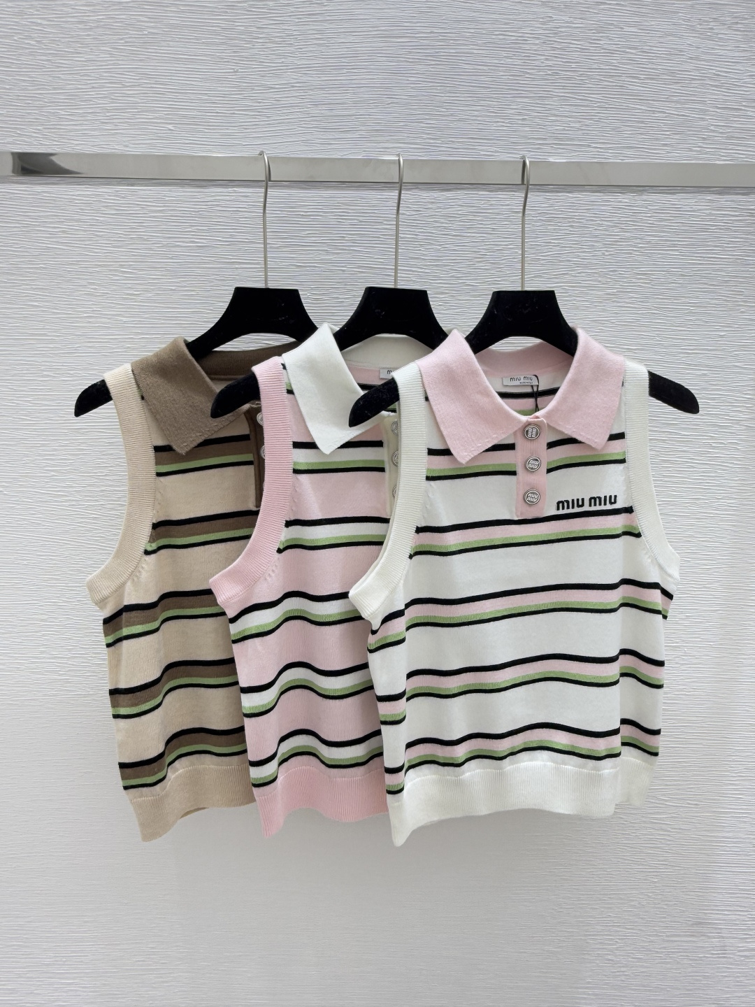 NO:442645,M Home Summer New Style Contrast Striped Lapel Knitted Vest Color White Pink Coffee Size 36.38.40,,alexander wang19860909M家 夏季新款 撞色条纹翻领针织背心 颜色白色 粉色 咖色 尺码36.38.40,,alexander wang,Women's clothing