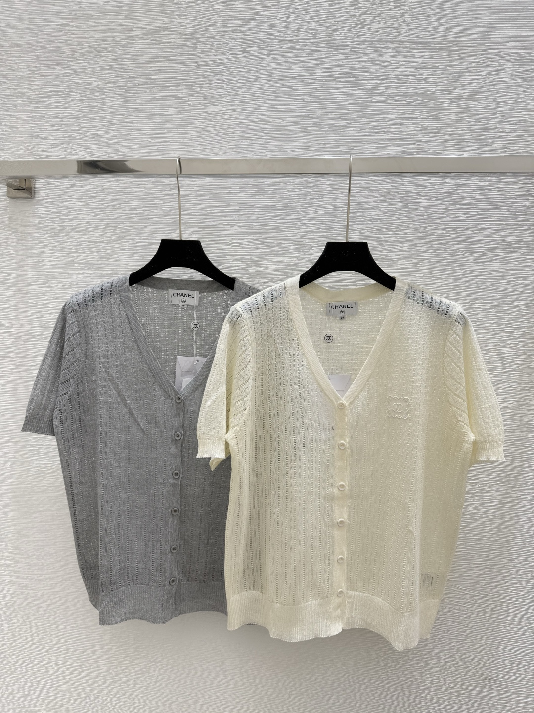 NO:442646,CH Home Summer New Style Solid Color V Neck Hollow Knit Cardigan Color Gray Apricot Size 36.38.40,,alexander wang19860909CH家 夏季新款 纯色V领镂空针织开衫 颜色灰色 杏色 尺码36.38.40,,alexander wang,Women's clothing