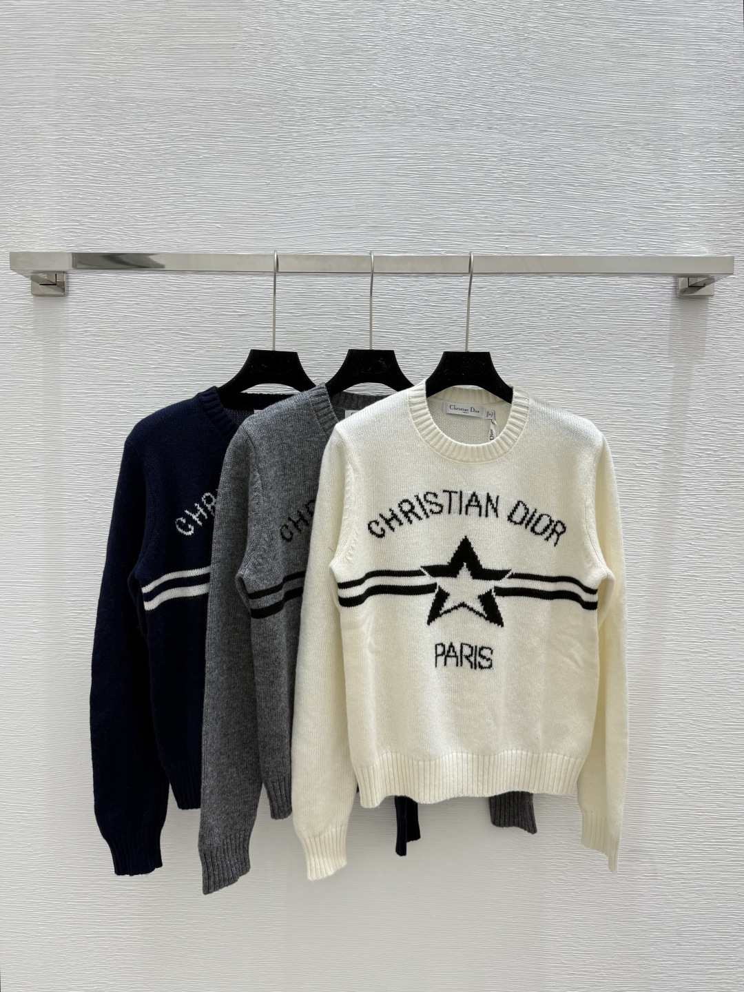 NO:443826,D Home Early Autumn New Solid Color Five-pointed Star Round Neck Knitted Long Sleeve Color Apricot Gray Royal Blue Size 36.38.40, Dior, Alexander wang19860909D家 早秋新款纯色五角星圆领针织长袖 颜色杏色 灰色 宝蓝 尺码36.38.40,,dior,alexander wang,Women's clothing