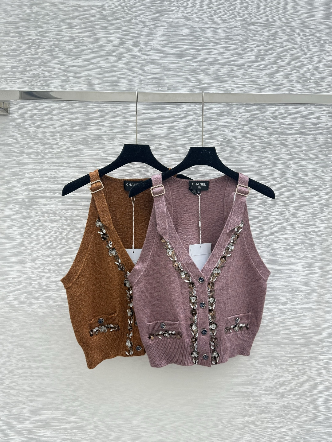 NO:442666,CH Home Summer New Solid Color Beaded V-neck Knitted Vest Color Pink Khaki Size 36.38.40, Alexander wang19860909CH家 夏季新款纯色钉珠V领针织背心 颜色粉色 卡其 尺码36.38.40,,alexander wang,Women's clothing