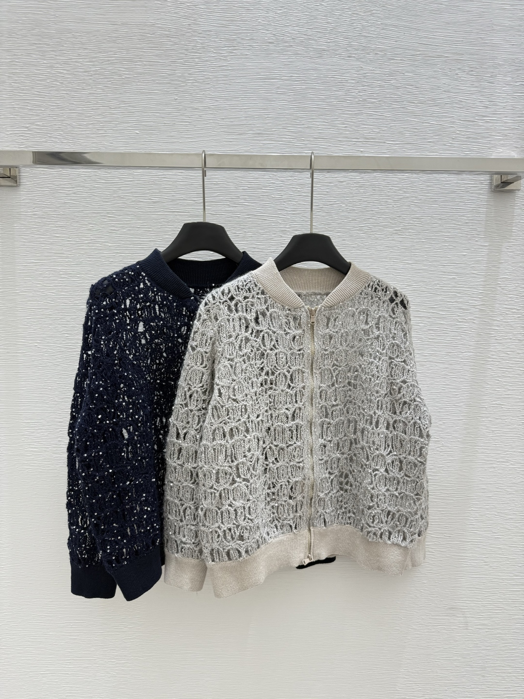 NO:443788,BC Home Early Autumn New Solid Color Bead Chip Hollow Knitted Cardigan Color Gray Royal Blue Size 36.38.40, Chanel, Alexander Wang19860909BC家 早秋新款纯色珠片镂空针织开衫 颜色灰色 宝蓝 尺码36.38.40,,chanel,alexander wang,Women's clothing