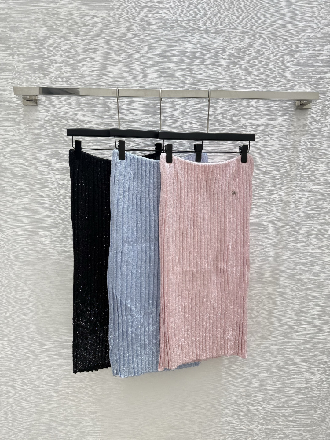 NO:443807,CH Home Early Autumn New Solid Color Bead Plate Pleated Knitted Skirt Color Pink Blue Black Size 36.38.40, Skirts,alexander wang19860909CH家 早秋新款纯色珠片百褶针织半裙 颜色粉色 蓝色 黑色 尺码36.38.40,,skirts,alexander wang,Women's clothing