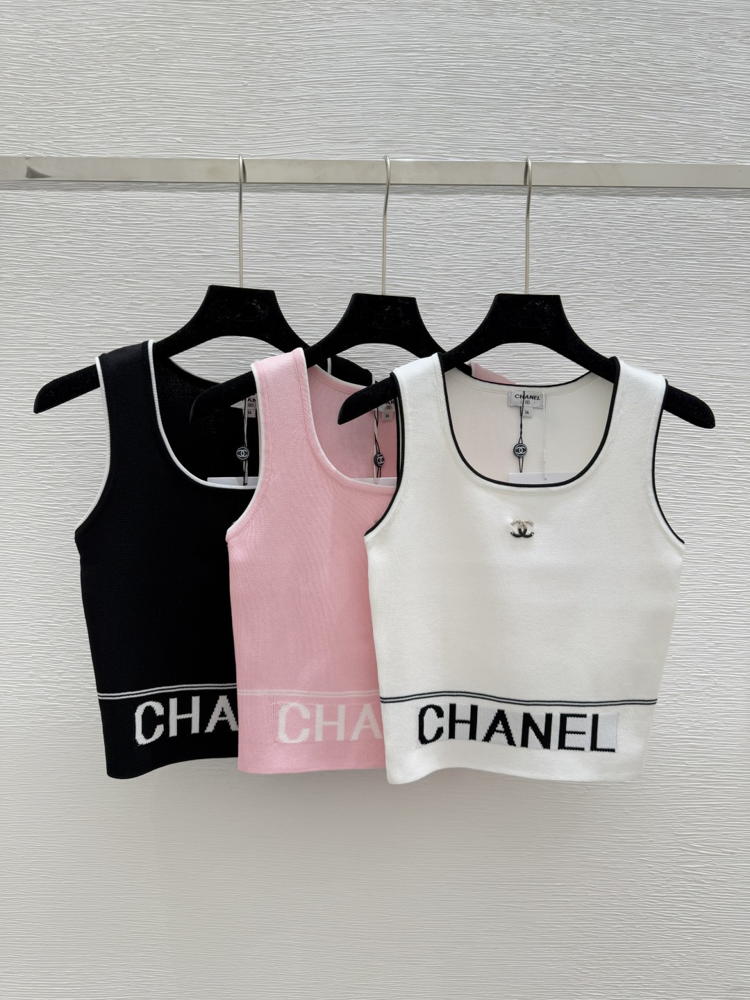 NO:443830,CH Home Summer New Style Solid Color Letter Round Neck Knitted Vest Color White Pink Black Size 36.38.40,,alexander wang19860909CH家 夏季新款 纯色字母圆领针织背心 颜色白色 粉色 黑色 尺码36.38.40,,alexander wang,Women's clothing
