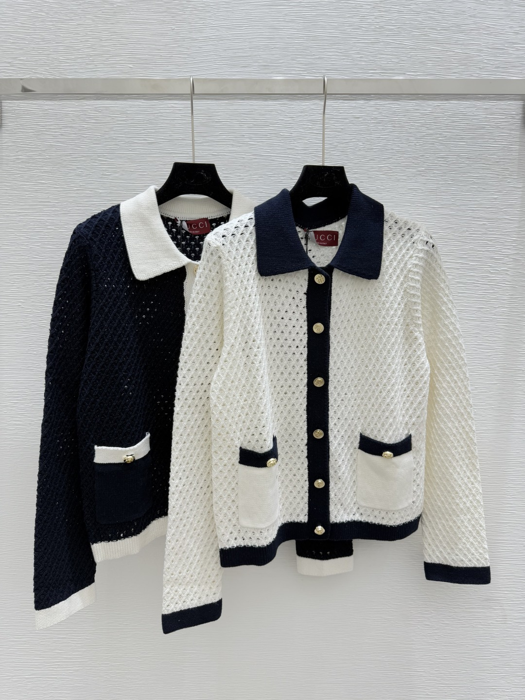 NO:443861,G Home Early Autumn New Contrasted Hollow Lapel Knit Cardigan Color White Royal Blue Size 36.38.40, gucci, alexander wang19860909G家 早秋新款 撞色镂空翻领针织开衫 颜色白色 宝蓝 尺码36.38.40,,gucci,alexander wang,Women's clothing