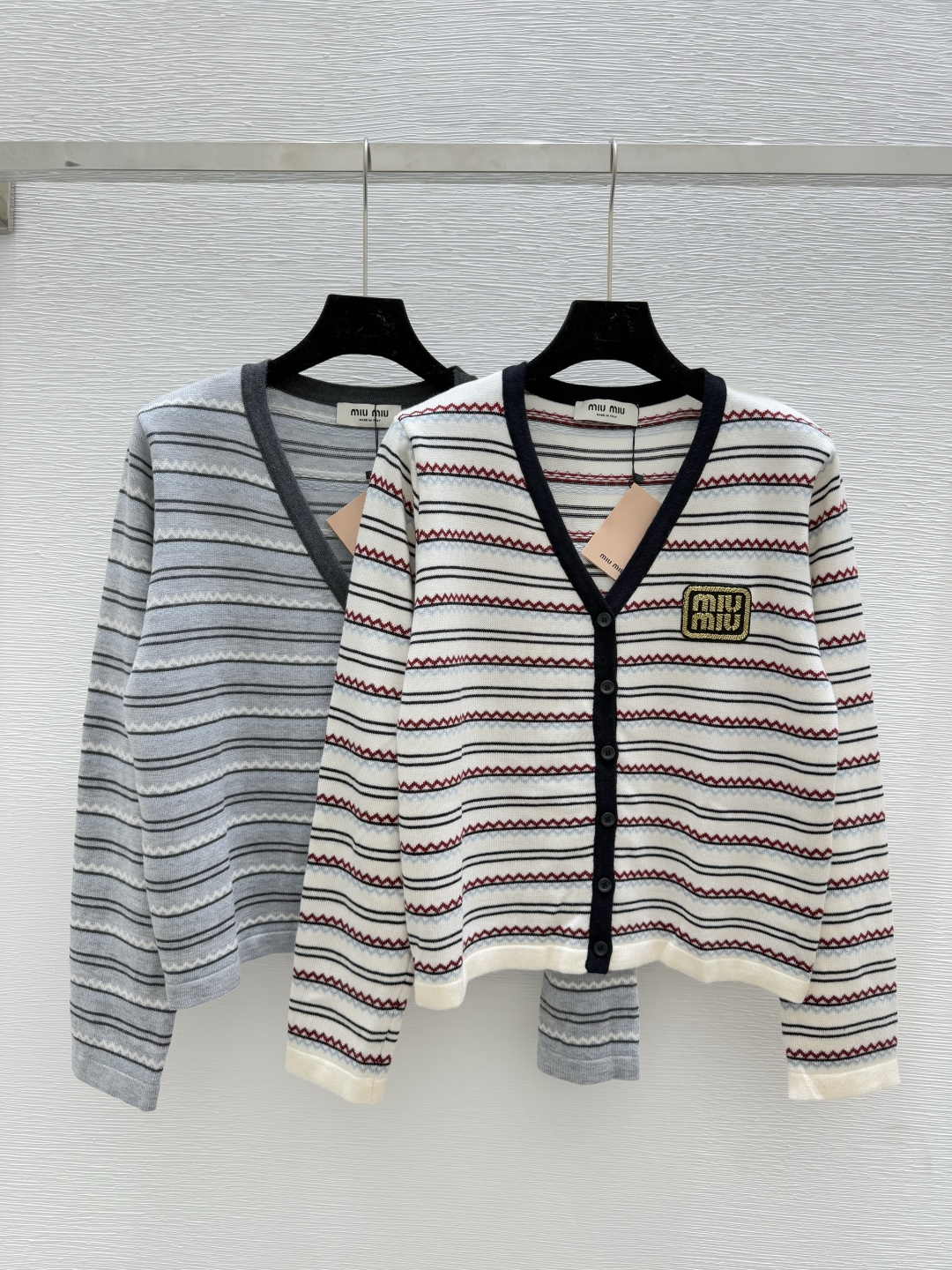 NO:443808,M Home Early Autumn New Striped V-neck Knit Cardigan Color Apricot Gray Size 36.38.40,,alexander wang19860909M家 早秋新款 条纹V领针织开衫 颜色杏色 灰色 尺码36.38.40,,alexander wang,Women's clothing