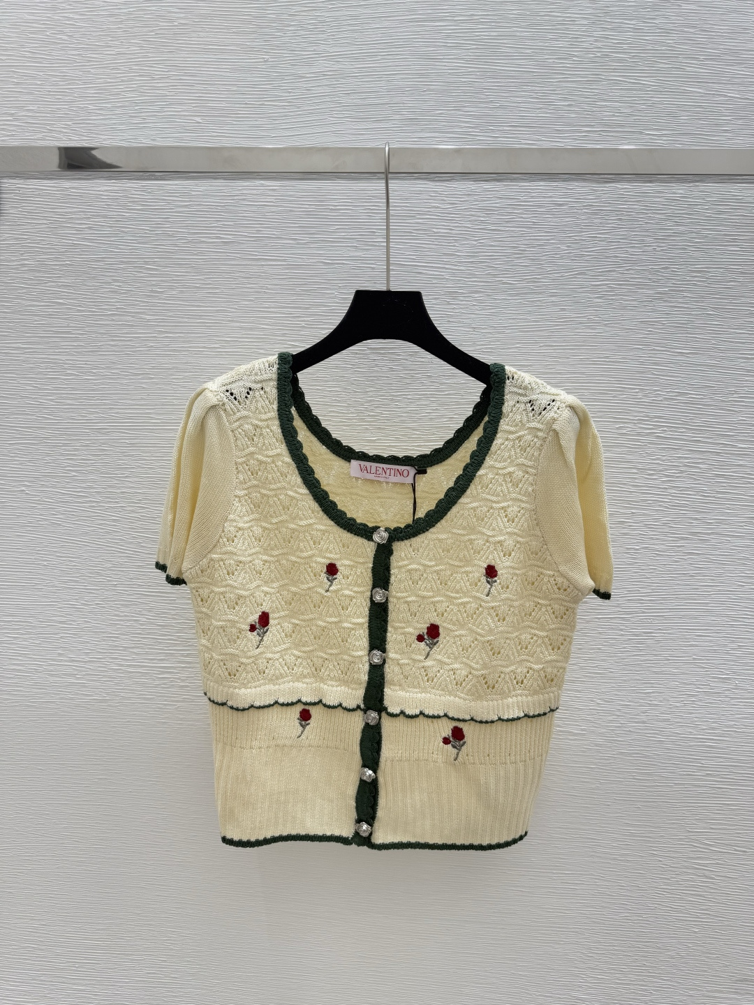 NO:443887,VA Home Summer New Style Rose Hollow U-neck Knitted Short Sleeve Color Apricot Size 36.38.40, T-shirt,alexander wang19860909VA家 夏季新款 玫瑰花镂空U领针织短袖 颜色杏色 尺码36.38.40,,T-shirt,alexander wang,Women's clothing