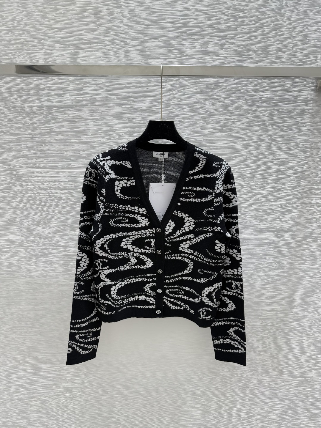 NO:444673,CH Home Early Autumn New Pattern V-neck Knit Cardigan Color Black Size 36.38.40, Alexander wang19860909CH家 早秋新款花纹V领针织开衫 颜色黑色 尺码36.38.40,,alexander wang,Women's clothing