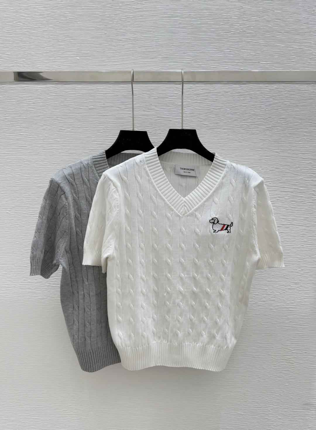 NO:444695,TB Home Summer New Puppy Print V-neck Knitted Short Sleeve Color White Gray Size 36.38.40, T-shirt,alexander wang19860909TB家 夏季新款小狗印花V领针织短袖 颜色白色 灰色 尺码36.38.40,,T-shirt,alexander wang,Women's clothing