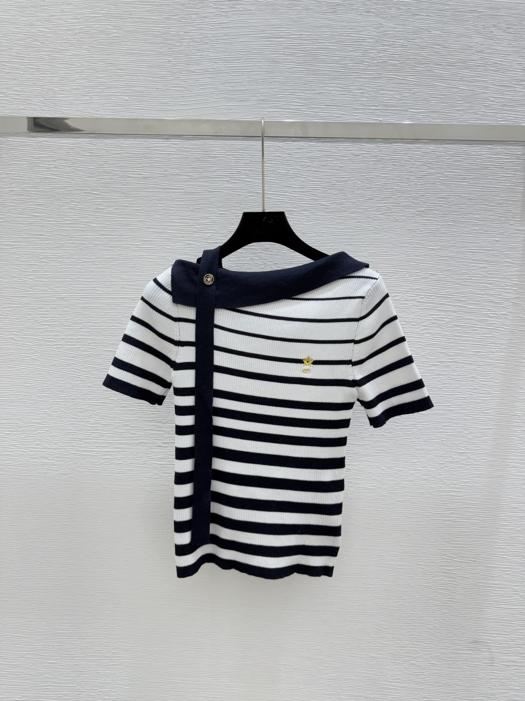 NO:444712,D Home Summer New Contrast Striped Twill Collar Knitted Short Sleeve Color Royal Blue Size 36.38.40, Dior, T-shirt, alexander wang19860909D家 夏季新款撞色条纹斜领针织短袖 颜色宝蓝 尺码36.38.40,,dior,T-shirt,alexander wang,Women's clothing