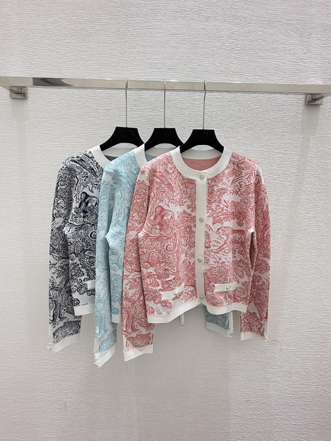 NO:444682,D Home Early Autumn New Jungle Tiger Knit Cardigan Color Pink Green Glass Size 36.38.40, Dior, Alexander wang19860909D家 早秋新款丛林老虎针织开衫 颜色粉色 绿色 玻璃 尺码36.38.40,,dior,alexander wang,Women's clothing