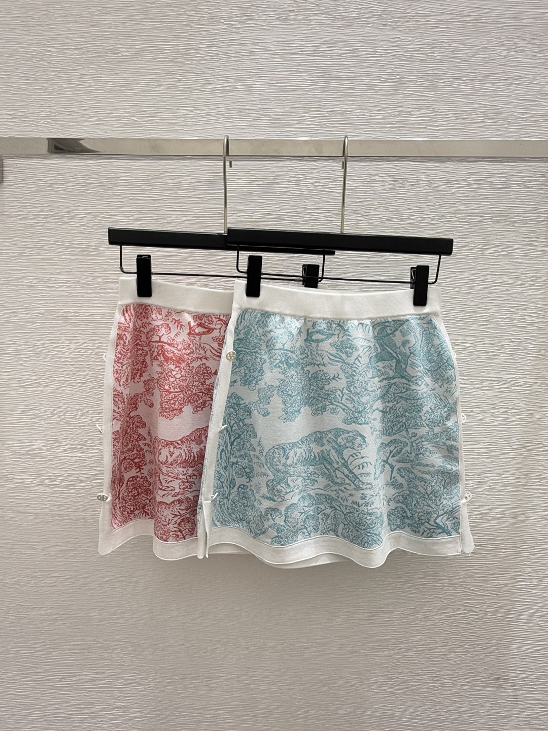 NO:444690,D Home Early Autumn New Jungle Tiger Knitted Skirt Color Pink Green Size 36.38.40, Dior, Skirts, Alexander Wang19860909D家 早秋新款丛林老虎针织半裙 颜色粉色 绿色 尺码36.38.40,,dior,skirts,alexander wang,Women's clothing