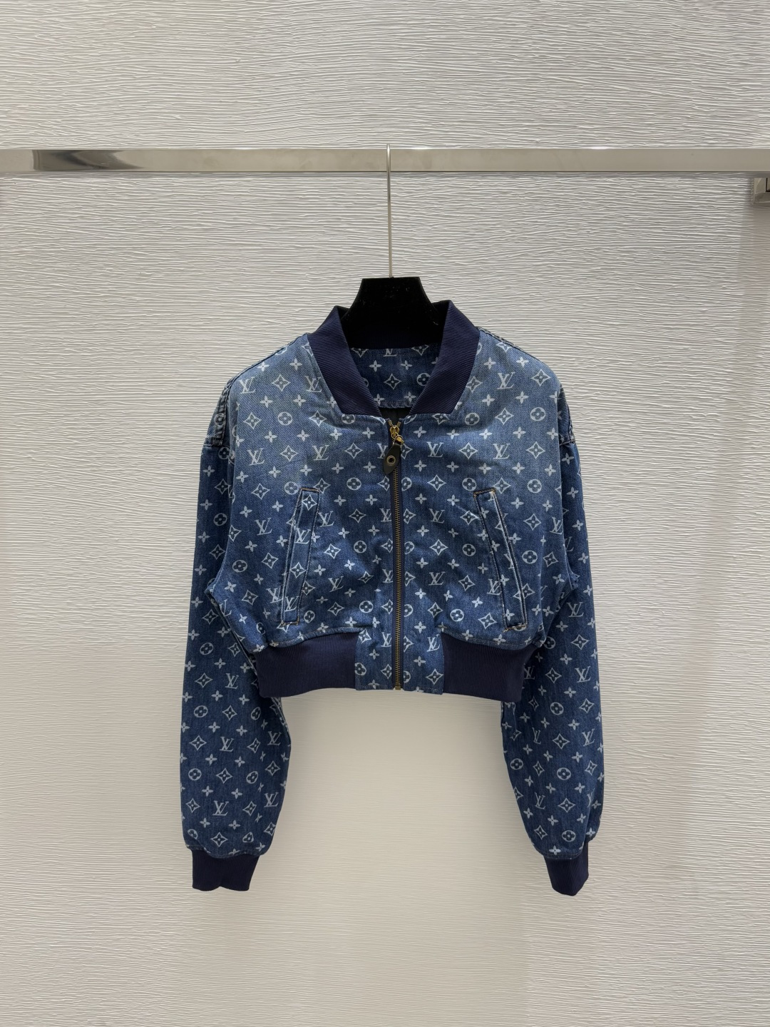 NO:446591,L's early autumn new old-fashioned high-waist denim jacket color blue size 36.38.40, louis vuitton, jackets & coats, alexander wang19860909L家 早秋新款老花高腰牛仔外套 颜色蓝色 尺码36.38.40,,louis vuitton,jackets & coats,alexander wang,Women's clothing