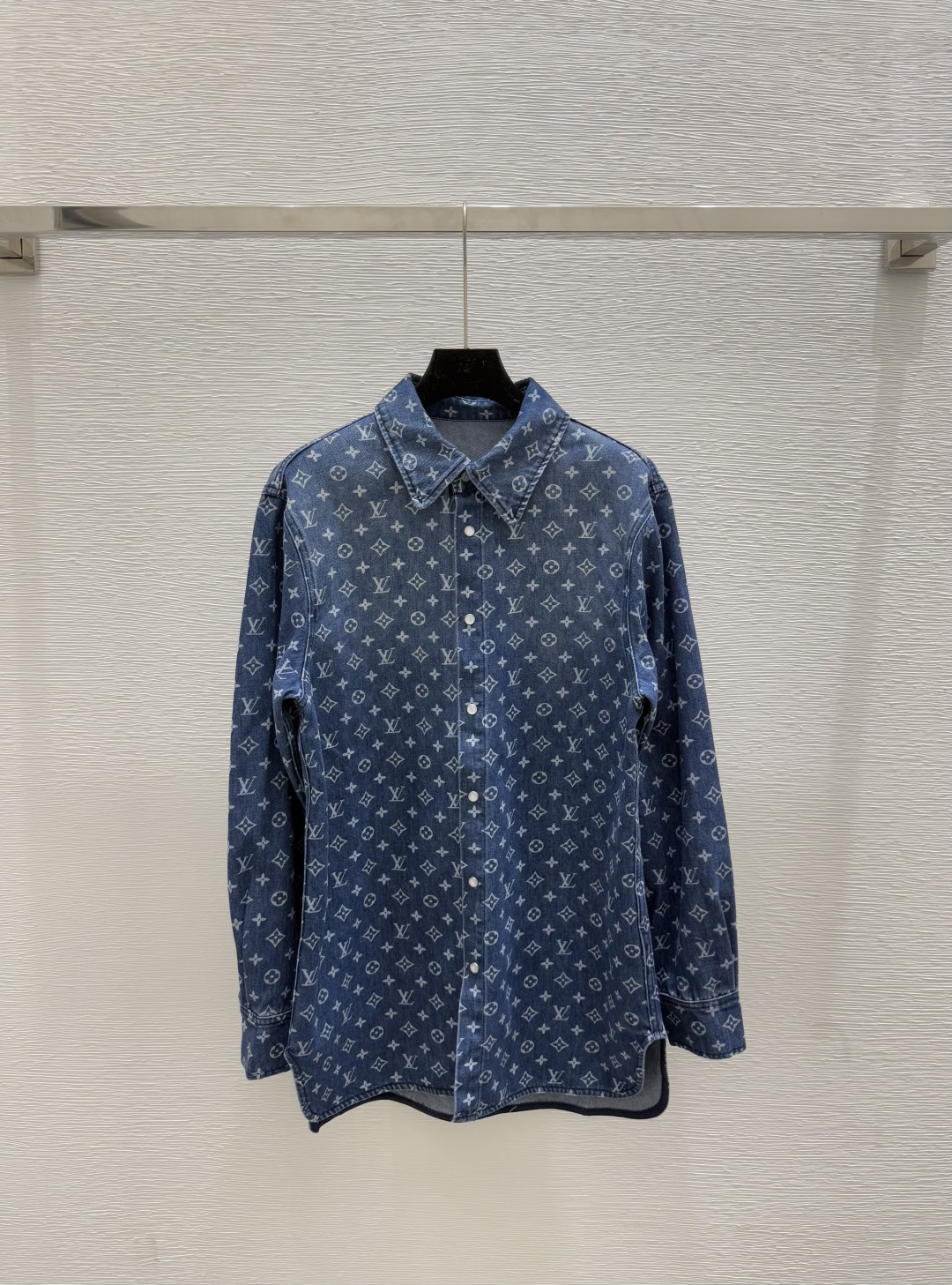 NO:446608,L Home Early Autumn New Old-Flow Lapel Denim Cardigan Color Blue Size 36.38.40, Louis vuitton,alexander wang19860909L家 早秋新款老花翻领牛仔开衫 颜色蓝色 尺码36.38.40,,louis vuitton,alexander wang,Women's clothing