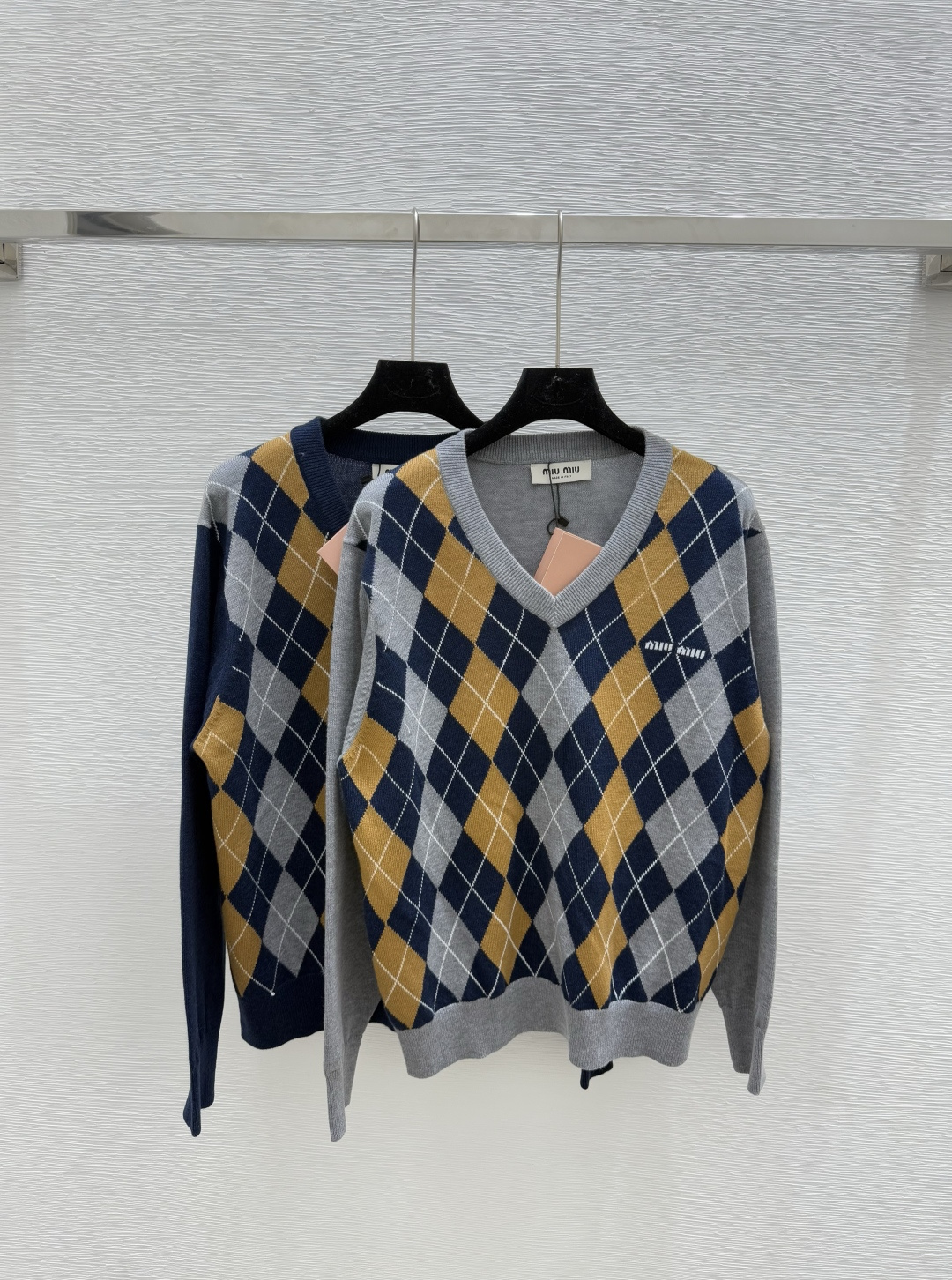 NO:449577,M Home Early Autumn New Style Contrast Plaid Striped V-neck Long Sleeve Color Gray Royal Blue Size 36.38.40, Alexander Wang19860909M家 早秋新款 撞色格子条纹V领长袖 颜色灰色 宝蓝 尺码36.38.40,,alexander wang,Women's clothing