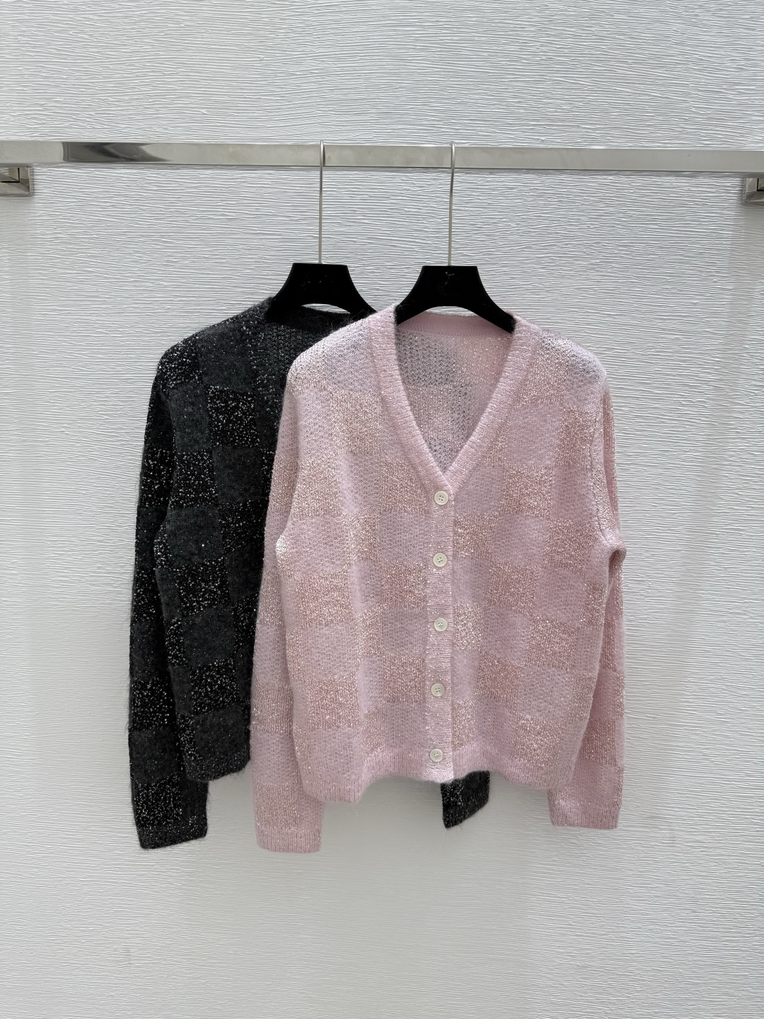 NO:442713,BC Home Early Autumn New Plaid Beads V-neck Knit Cardigan Color Pink Yellow Size 36.38.40, Chanel, Alexander wang19860909BC家 早秋新款 格子珠片V领针织开衫 颜色粉色 黄色 尺码36.38.40,,chanel,alexander wang,Women's clothing