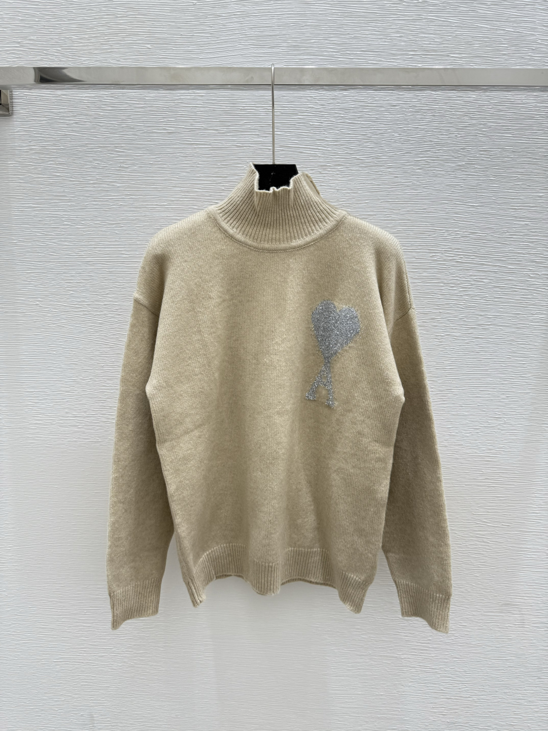 NO:446691,AMI Home Early Autumn New Style Love Letters High Neck Knit Long Sleeve Color Khaki Size 36.38.40, Alexander wang19860909AMI家 早秋新款 爱心字母高领针织长袖 颜色卡其 尺码36.38.40,,alexander wang,Women's clothing