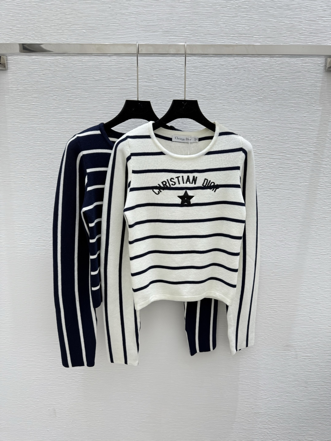 NO:446770,D Home Early Autumn New Five-pointed Star Letter Round Neck Knitted Long Sleeve Color White Royal Blue Size 36.38.40, Dior, Alexander wang19860909D家 早秋新款 五角星字母圆领针织长袖 颜色白色 宝蓝 尺码36.38.40,,dior,alexander wang,Women's clothing