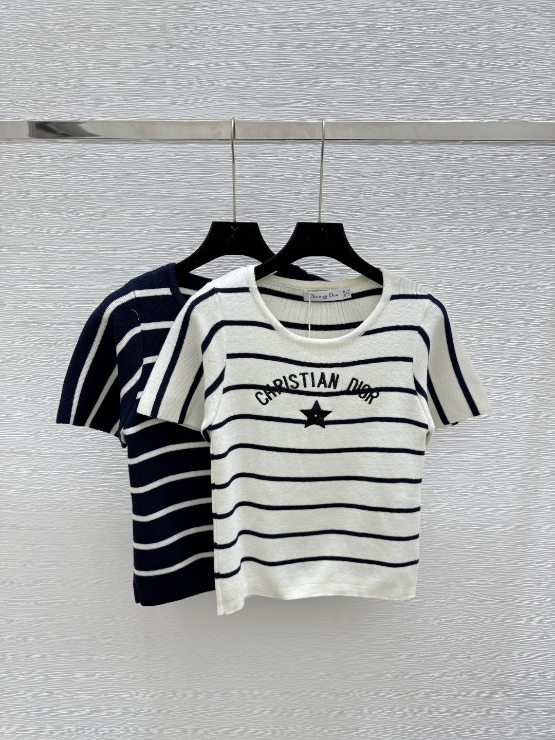 NO:446706,D Home Summer New Style Five-pointed Star Letter Round Neck Knitted Short Sleeve Color White Royal Blue Size 36.38.40, Dior, T-shirt, alexander wang19860909D家 夏季新款 五角星字母圆领针织短袖 颜色白色 宝蓝 尺码36.38.40,,dior,T-shirt,alexander wang,Women's clothing
