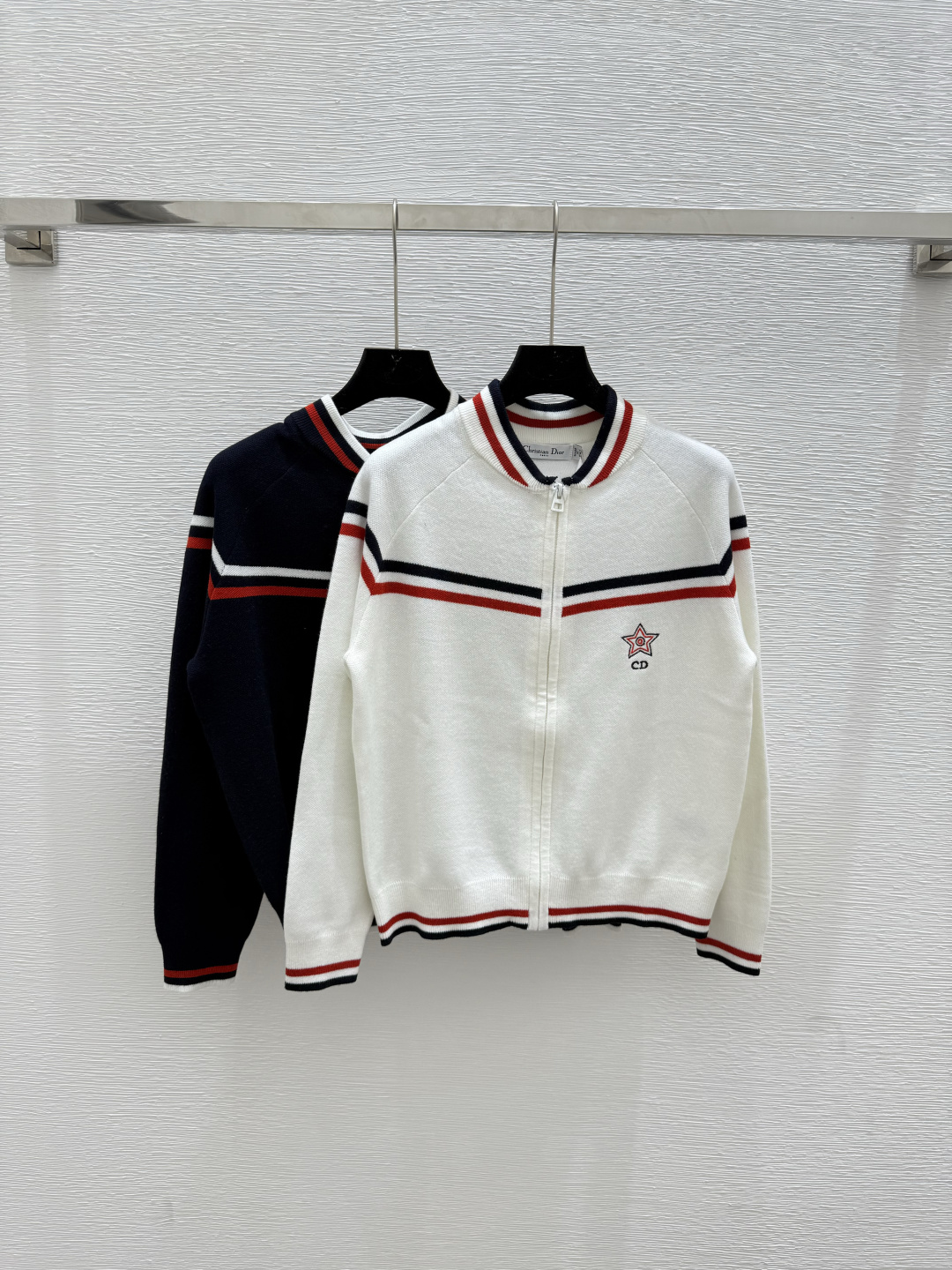 NO:446754,D Home Early Autumn New Contrast Striped Knit Cardigan Color White Royal Blue Size 36.38.40, Dior, Alexander wang19860909D家 早秋新款 撞色条纹针织开衫 颜色白色 宝蓝 尺码36.38.40,,dior,alexander wang,Women's clothing