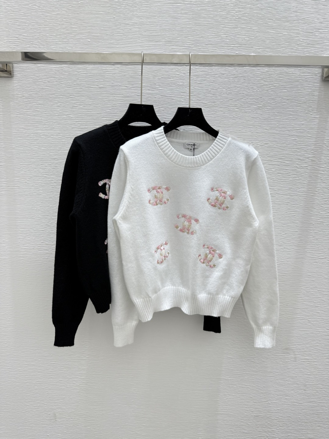 NO:446716,CH Home Early Autumn New Logo Embroidery Round Neck Knitted Long Sleeve Color White Black Size 36.38.40, Alexander Wang19860909CH家 早秋新款 logo刺绣圆领针织长袖 颜色白色 黑色 尺码36.38.40,,alexander wang,Women's clothing